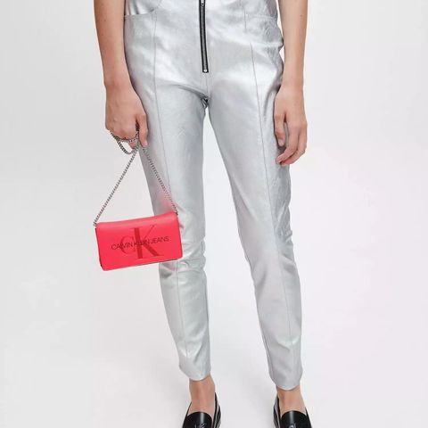 Calvin Klein pu imitert skinnbukse i sølv