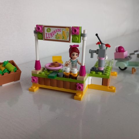 Lego Friends Mias Lemonadestand 41027