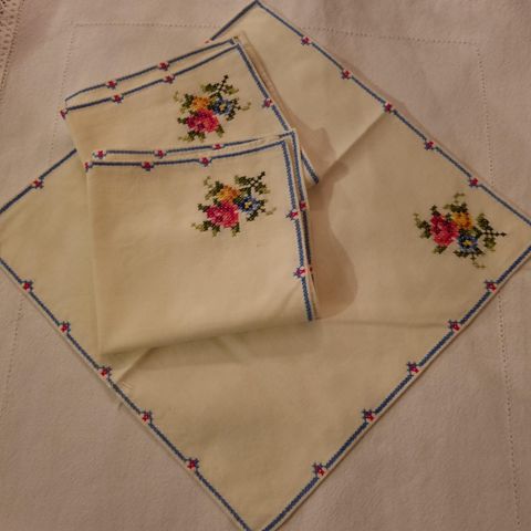 Vintage broderte tøyservietter