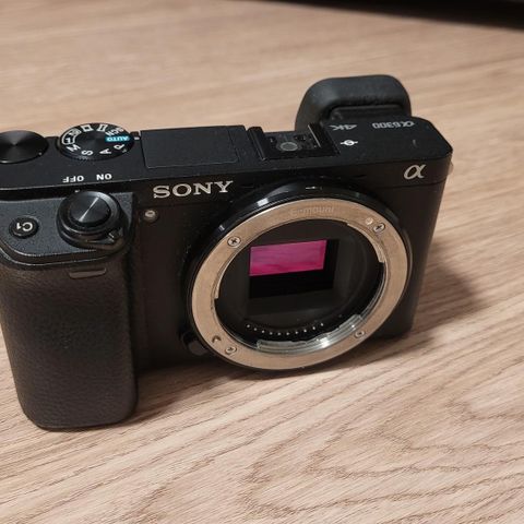 Sony A6300 med Sony SEL-18200LE 18-200mm OSS LE F3,5-6,3 linse