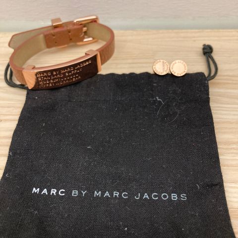 Marc Jacobs øredobber og armbånd