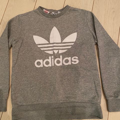 Adidas genser 12-13 år