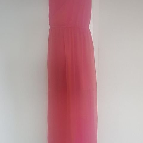 Et fine rosa kjole til salg