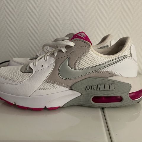 Nike air Max excee str 39 brukt en gang