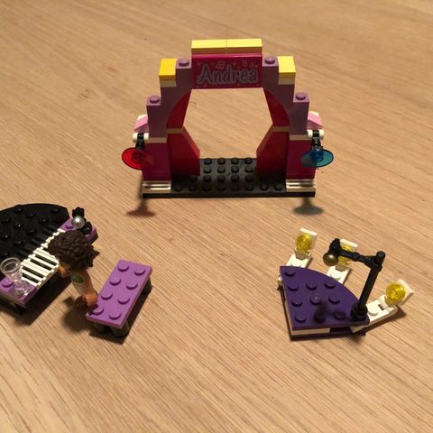 Lego friends, Andreas musikkscene