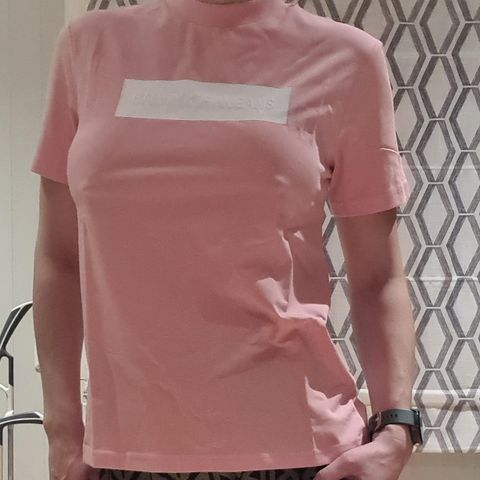 Ny Calvin Klein t-skjorte i str s