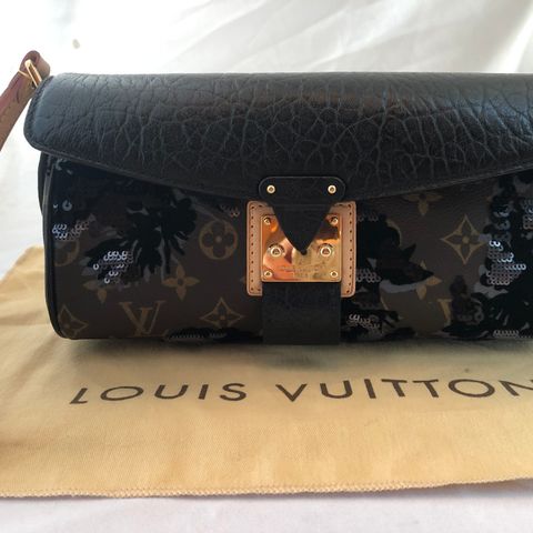 Louis Vuitton Fleur de Jais Manege clutch