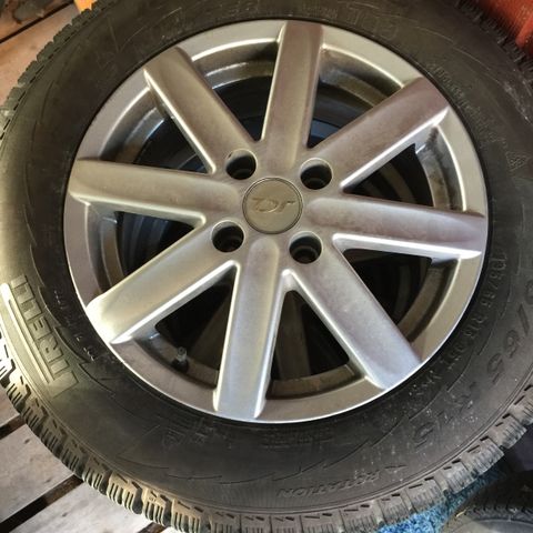 Pirelli vinterdekk..195 - 65 - R15 på fine alufelger