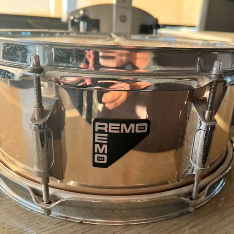 Tromme, Remo m/utstyr