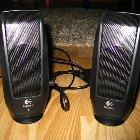 2 stk Logitech høgtalere selges