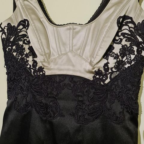 Karen Millen kjole str. 34