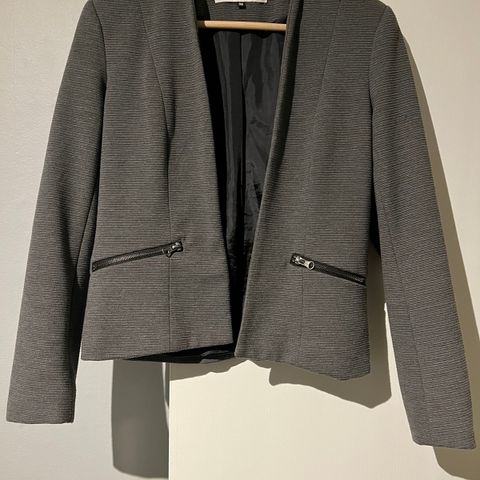 Grå jakke/blazer fra Only