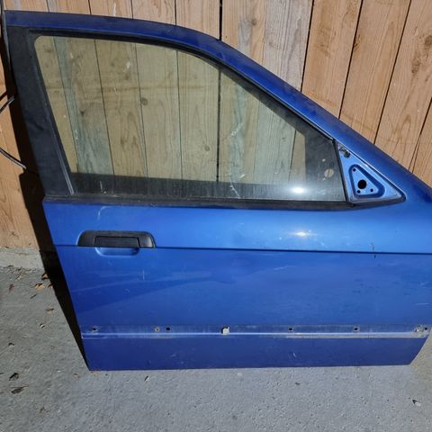 Bmw e36 høyre dør selges bra stand