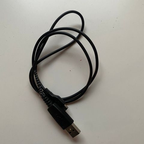 Micro USB ladekabel 82 cm lang
