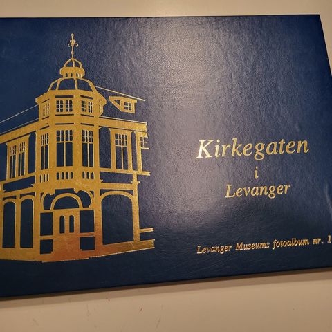 Kirkegaten i Levanger bok