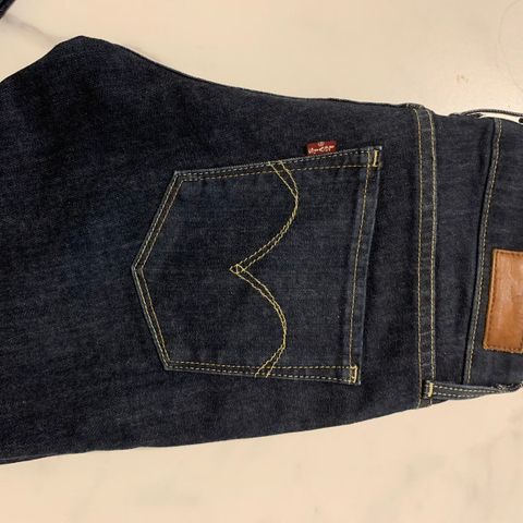 Levis, Demi Curve Skinny. Størrelse 25/32