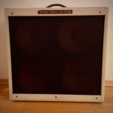 Fender Blues DeVille 4x10 gitarforsterker, USA-produsert