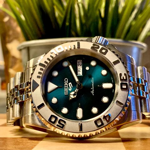 Yacht Master Green sea