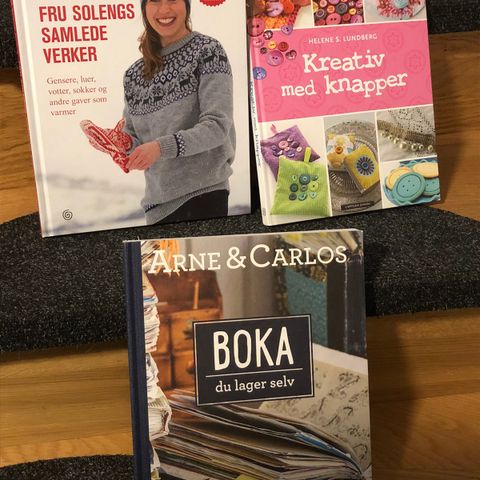 Hobbybøker, strikking, knapper og å lage bok selv