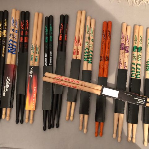 KISS -ERIC SINGER Set of drumsticks