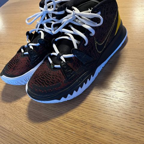 Nike Kyrie 7 "rayguns" størrelse 41