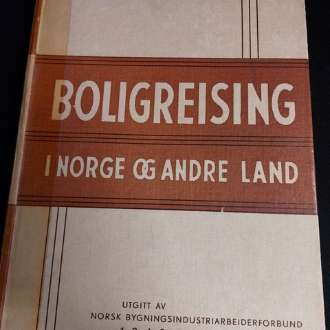 HANSEN, Arvid G.: Boligreising i Norge og andre land.