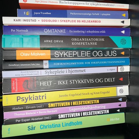 Bøker til sykepleiestudiet