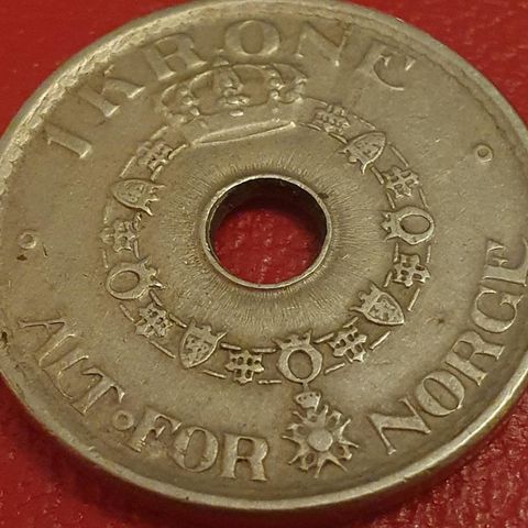 Norsk 1 krone mynt 1951 med hull