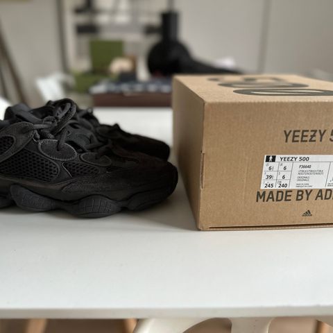 Yeezy 500 utility black 39 1/3