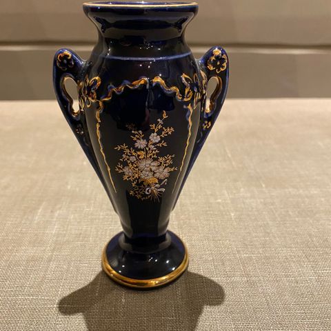 Porselens vase fra Victoria Tsjekkia selges