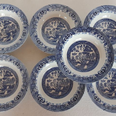 Blue Willow. . Barratt's. Staffordshire. Delphatic White Tableware.