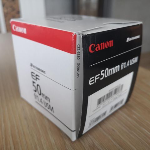 Canon EF 50mm 1/1.4 - - NY--