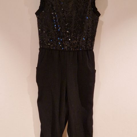 Pen buksedress/jumpsuit str. 116