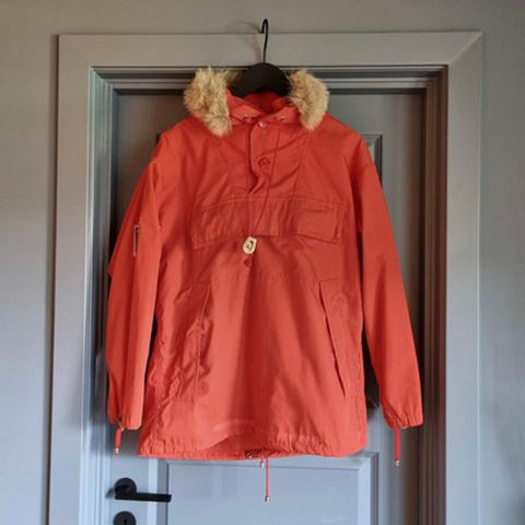 Klassisk rød ski anorak