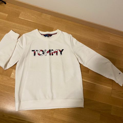 Kun en gangs brukt hvit genser fra Tommy Hilfiger til salgs, Str. L