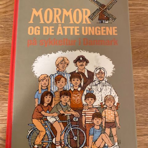 Mormor og de åtte ungene på sykkeltur i Danmark av Anne-Cath. Vestly
