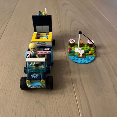 LEGO Friends Stephanies buggy og henger