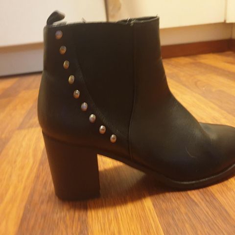 Ankle boots