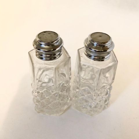 Salt og pepper bøsser i klart glass