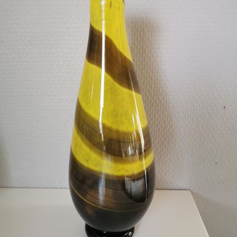 Fin kunstglassvase, kunstglass, vase eller lysestake, selges