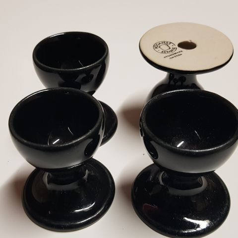 VINTAGE tilnærmet UBRUKT 4 hele fine sorte Høganes keramikk eggeglass m stett