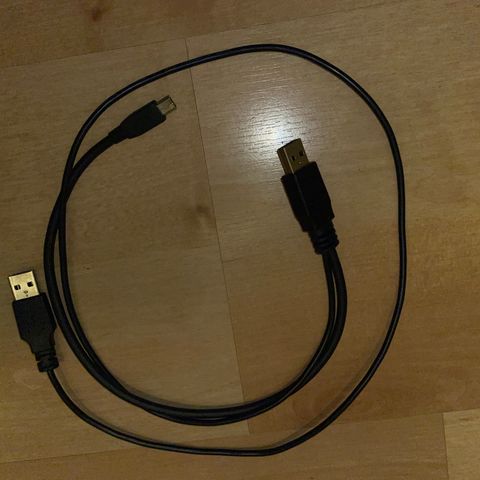 USB kabel splittet til vanlig USB og mini USB