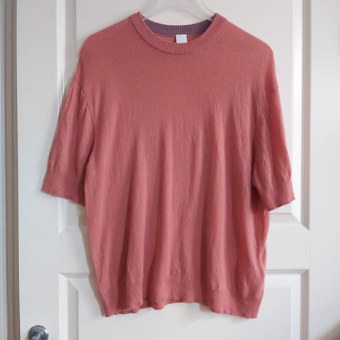 HUGO BOSS. 30% CASHMERE / KASJMIR. 70% ULL. Tåkerosa / lys rust genser.