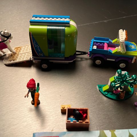 LEGO Friends Mia bil og hestehenger