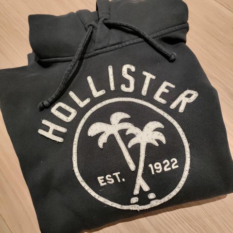 HOLLISTER hettegenser selges