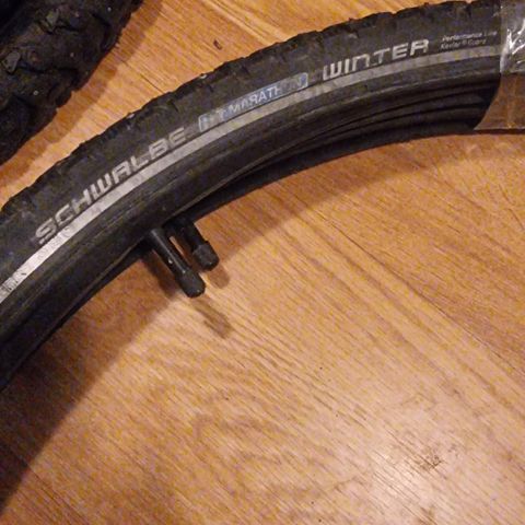 Piggdekk 28" sykkel Schwalbe Marathon Winter (2 stk)