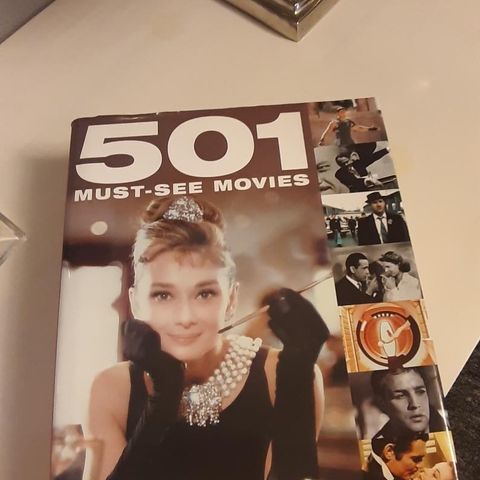 Nydelig 501 MUST-SEE MOVIES bok selges for rimelig pris!