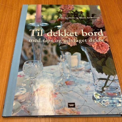 Lisa Jacobsen/Marie Andreassen : TIL DEKKET BORD MED TIPS OG SELVLAGET DEKOR