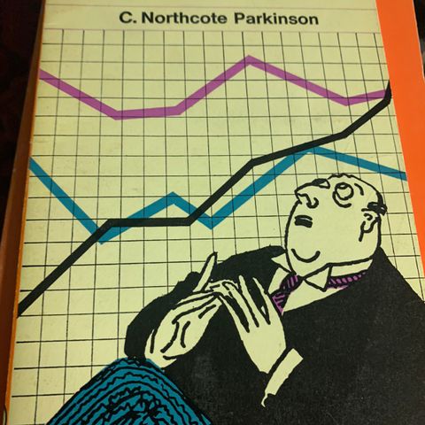 Parkinson’s Law av C. Northcote Parkinson til salgs.