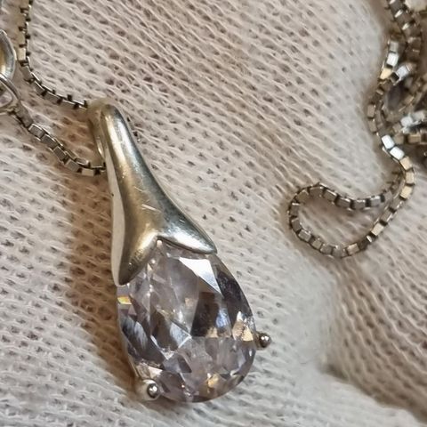 Utrolig fint ny smykke i sølv med står stein